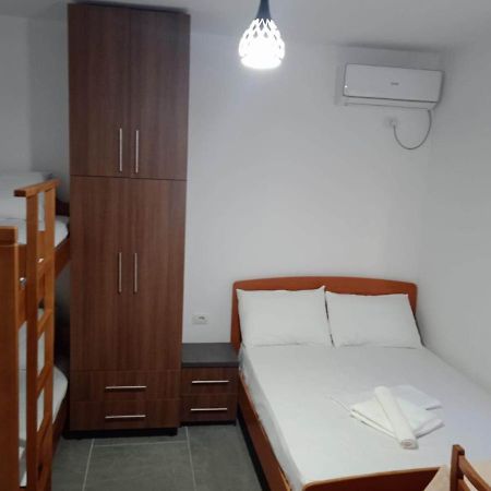 Villa Besnik, Rooms For Rent Vlorë Extérieur photo