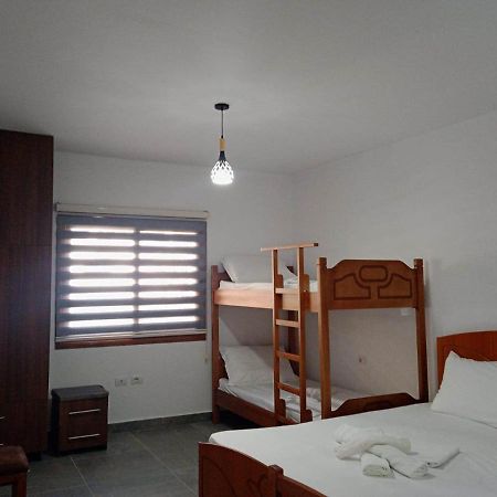 Villa Besnik, Rooms For Rent Vlorë Extérieur photo