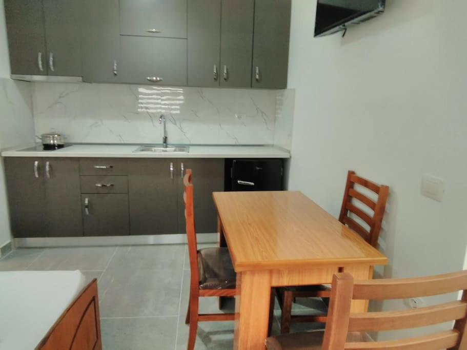 Villa Besnik, Rooms For Rent Vlorë Extérieur photo