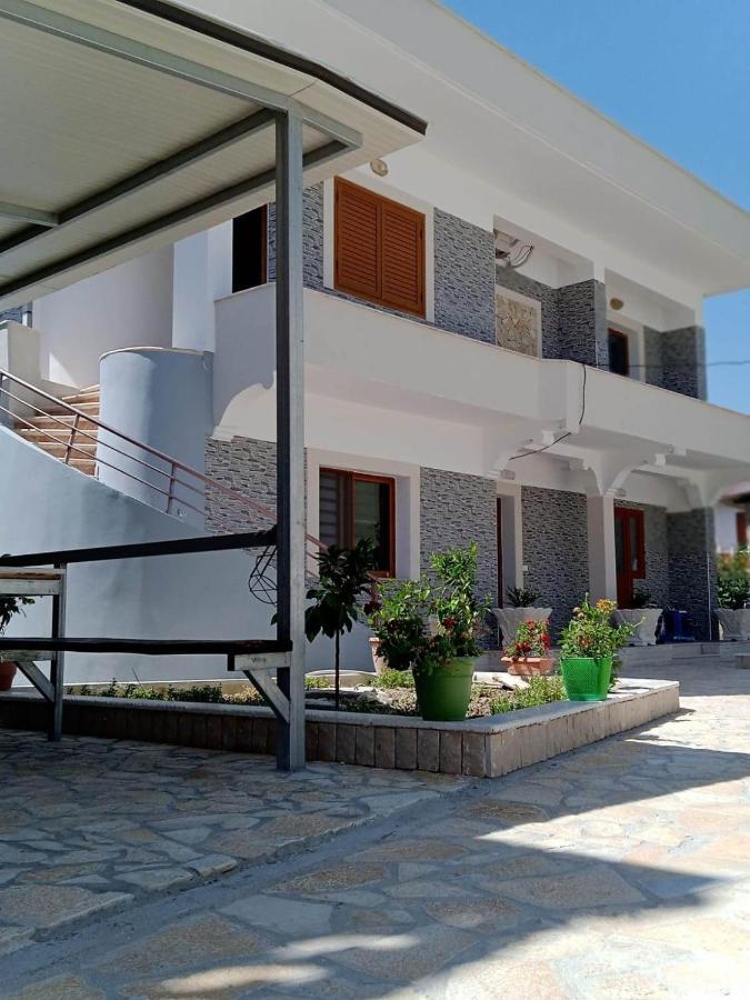 Villa Besnik, Rooms For Rent Vlorë Extérieur photo
