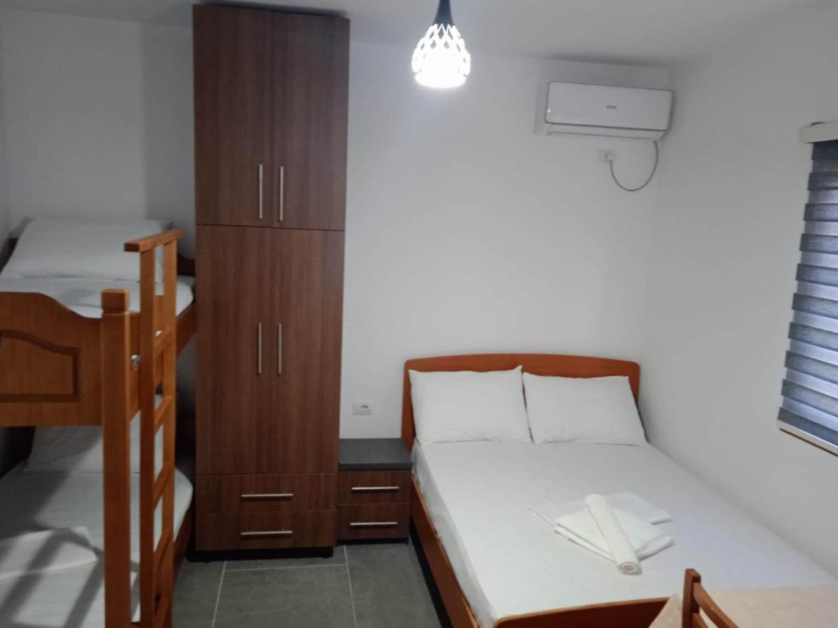 Villa Besnik, Rooms For Rent Vlorë Extérieur photo