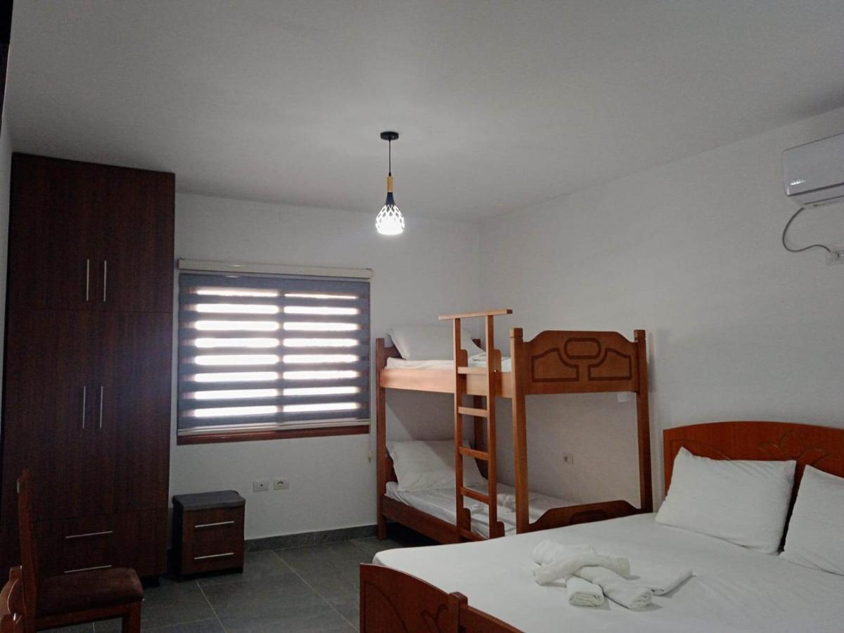 Villa Besnik, Rooms For Rent Vlorë Extérieur photo