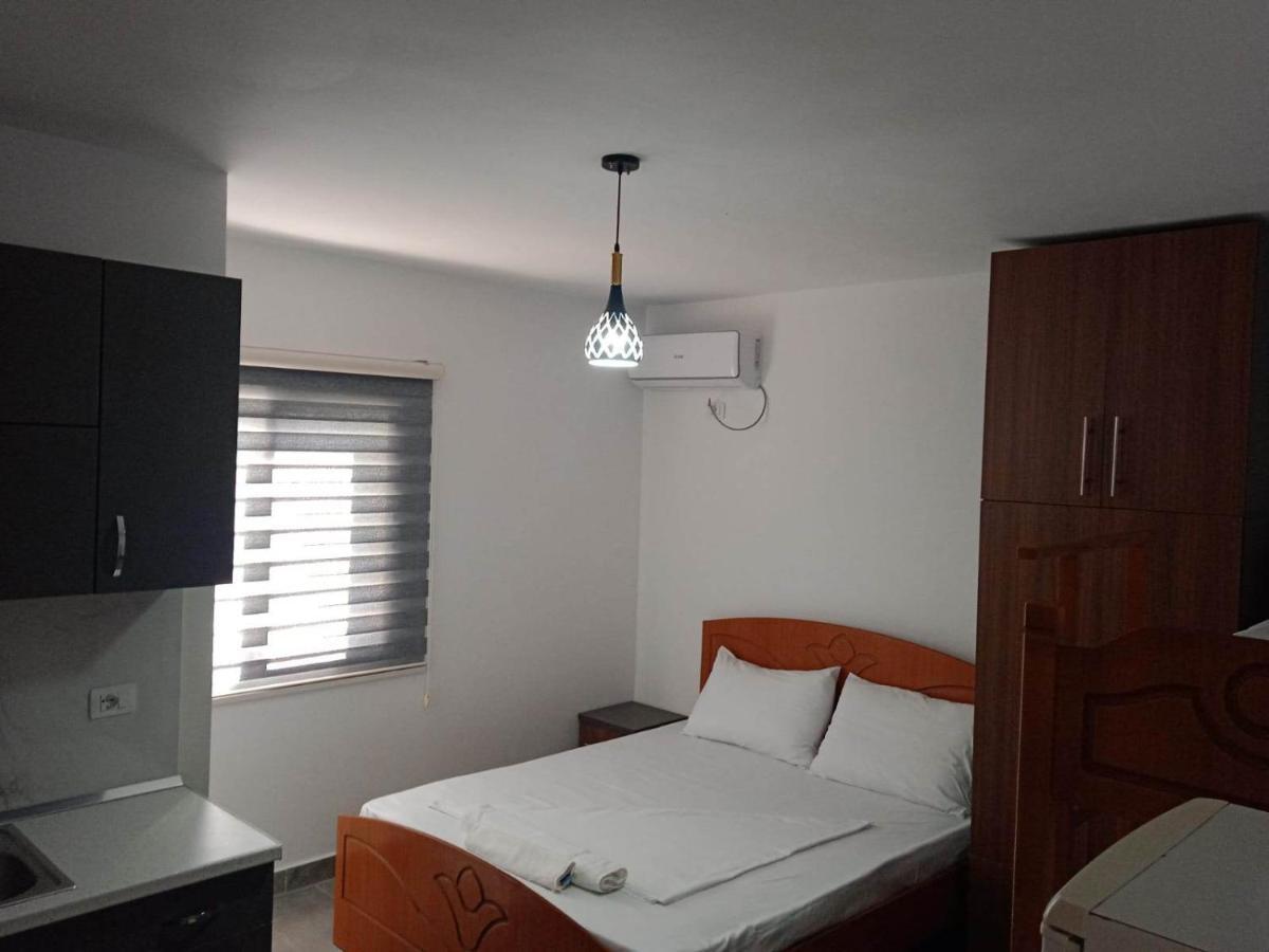 Villa Besnik, Rooms For Rent Vlorë Extérieur photo